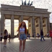 Studentessa universitaria offre lezioni di inglese per tutti i livelli